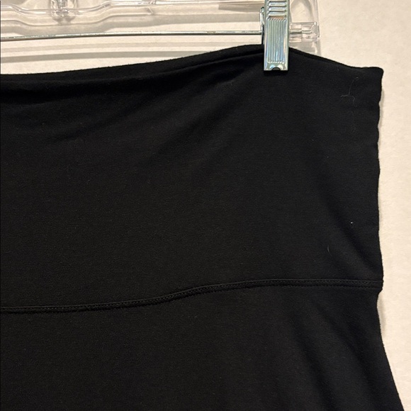 Old Navy - Knee Length skirt. Size Large TALL. Black. - Picture 3 of 12